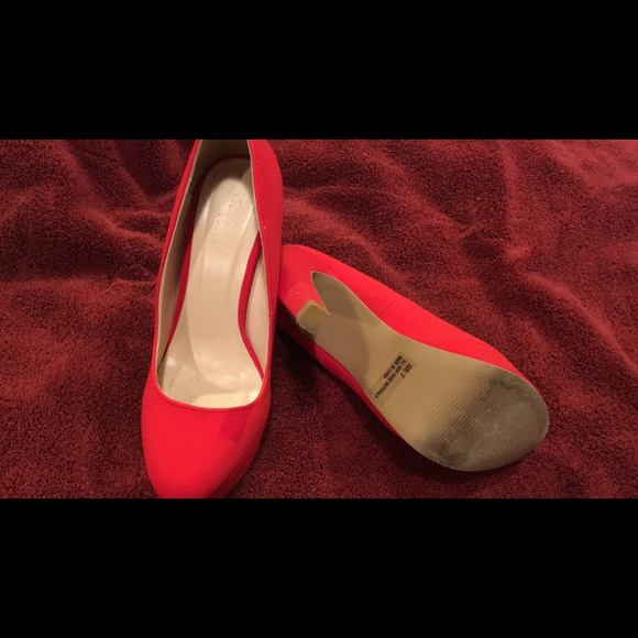 Heels - Picture 2 of 2